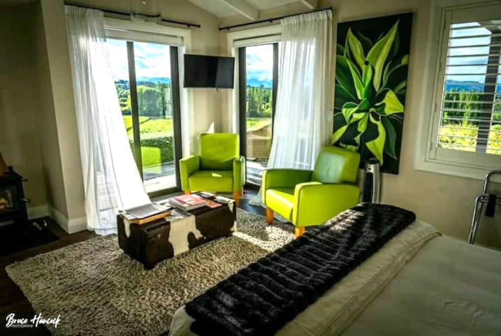 Luxury Cottage With Stunning Vineyard Views Renwick Экстерьер фото