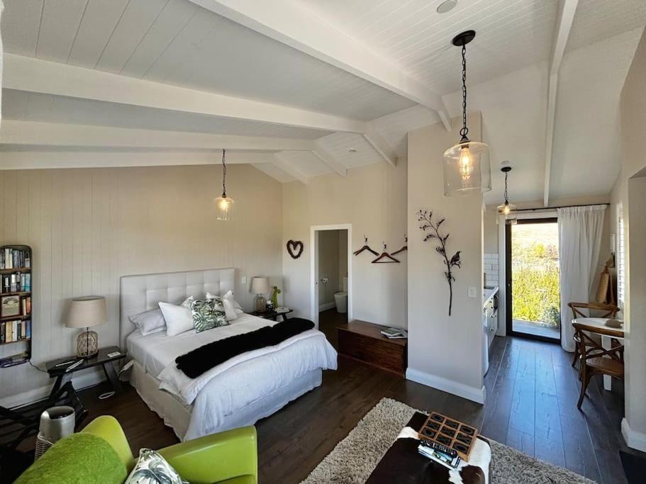 Luxury Cottage With Stunning Vineyard Views Renwick Экстерьер фото