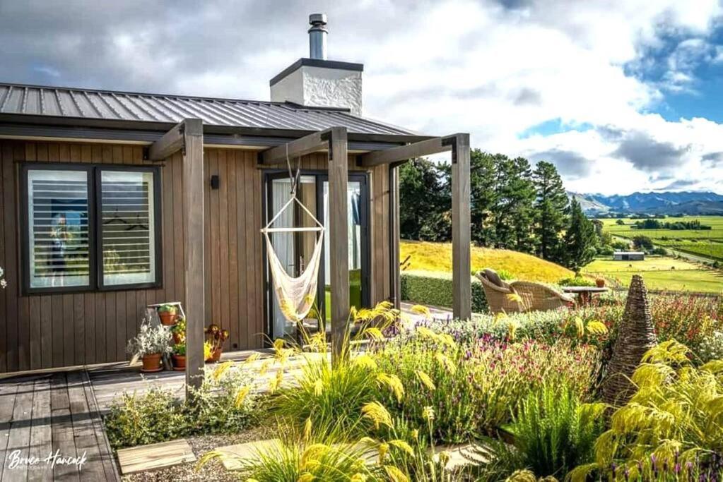 Luxury Cottage With Stunning Vineyard Views Renwick Экстерьер фото