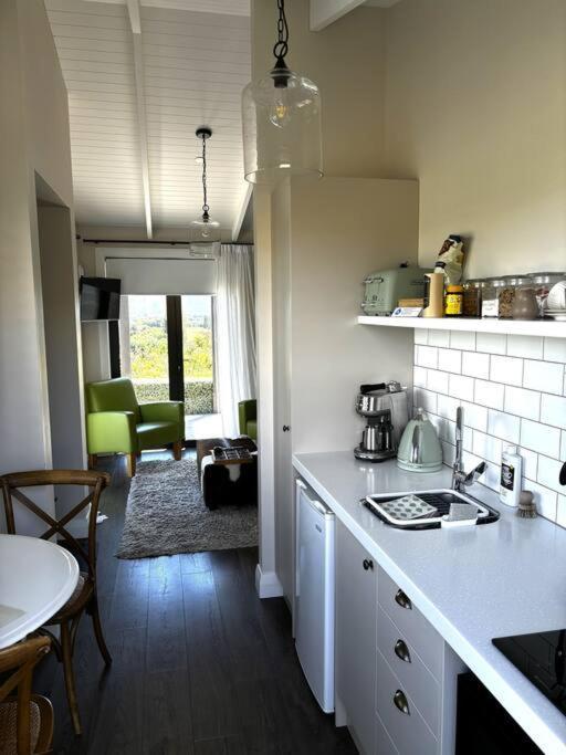 Luxury Cottage With Stunning Vineyard Views Renwick Экстерьер фото